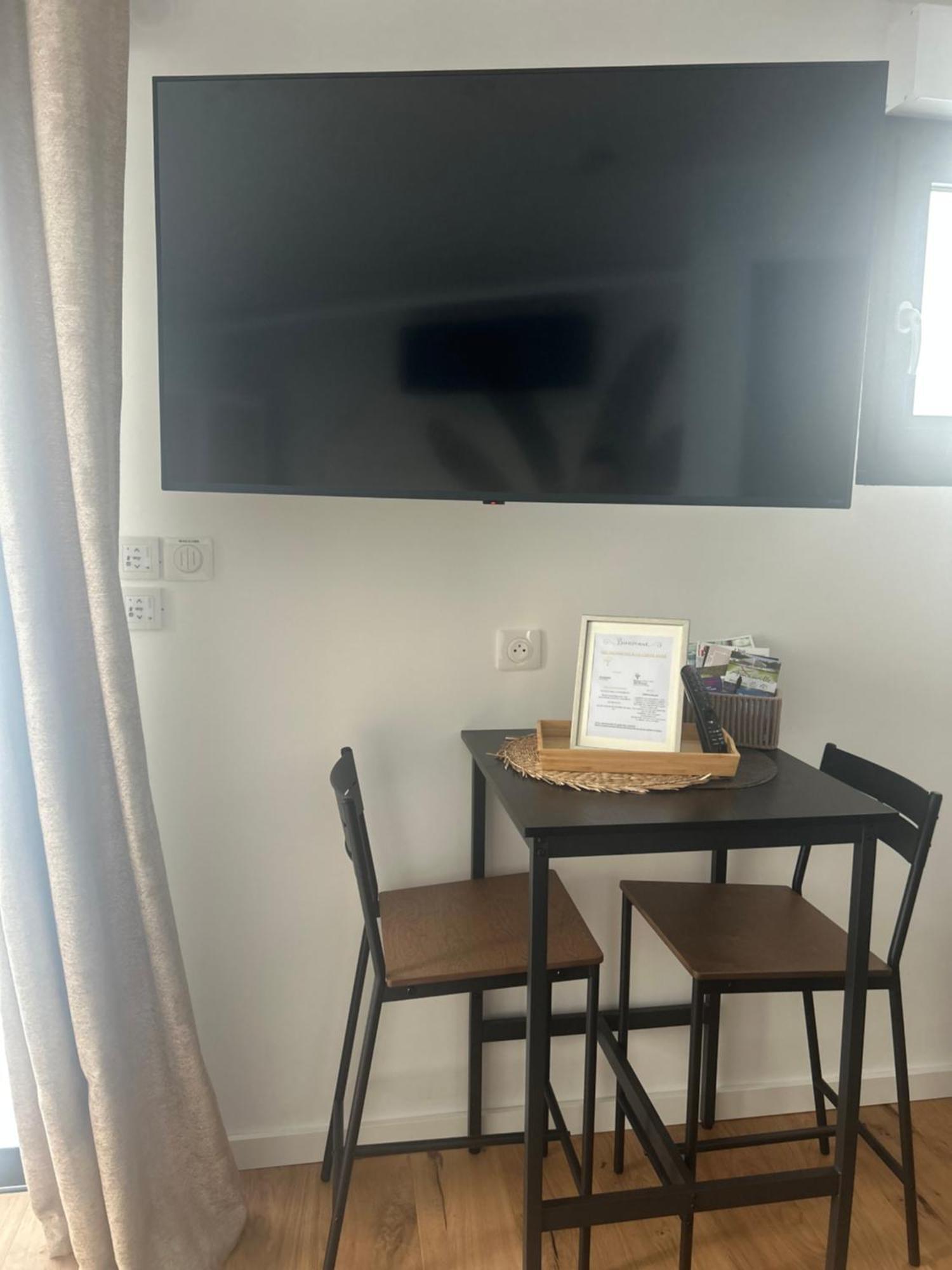 Studio Prestige Avec Terrasse Le Chene Dore Au Coeur Du Centre Touristique Cite Des Loisirs 200 M Du Galaxie,Face Au Snowworld Parking Gratuit Privatif Amnéville Esterno foto